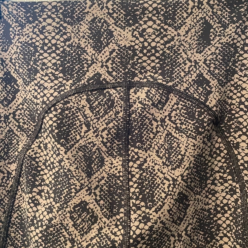 Athleta Small Ultimate 7/8 Tight in Gray and Cream Pattern - Picture 4 of 6